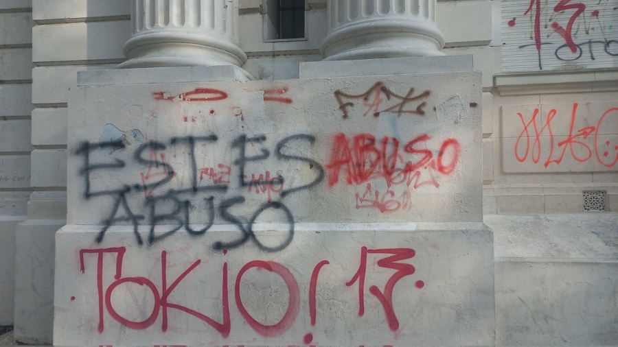 ”Estamos organizando una respuesta pública por este vandalismo”: aparecieron pintadas contra la ”ESI” en escuelas platenses
