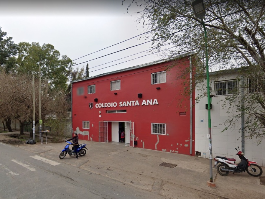 Padres del Colegio Santa Ana de La Plata denunciaron el presunto abuso de un cura contra un alumno