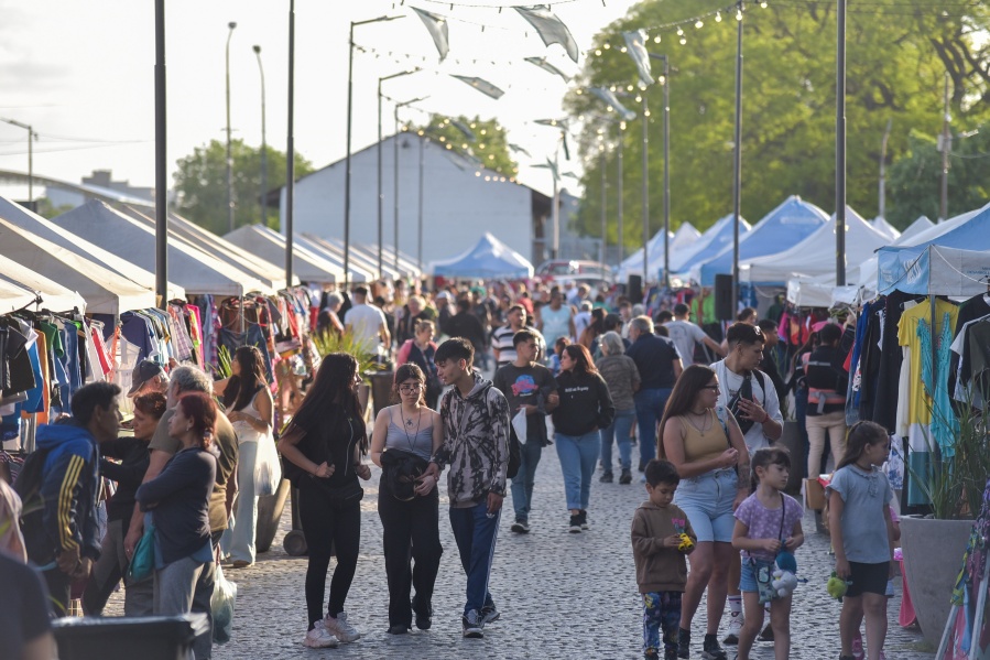 El reggae y el folklore llegarán al Paseo de Compras de Meridiano V con más de 200 puestos de ropa usada