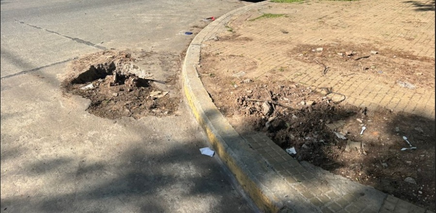 Preocupación por el mal estado del asfalto y las veredas en 21 y 50