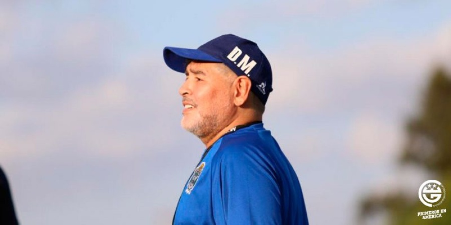 El festejo de Maradona tras la victoria del Lobo en el clásico y los mensajes de su familia