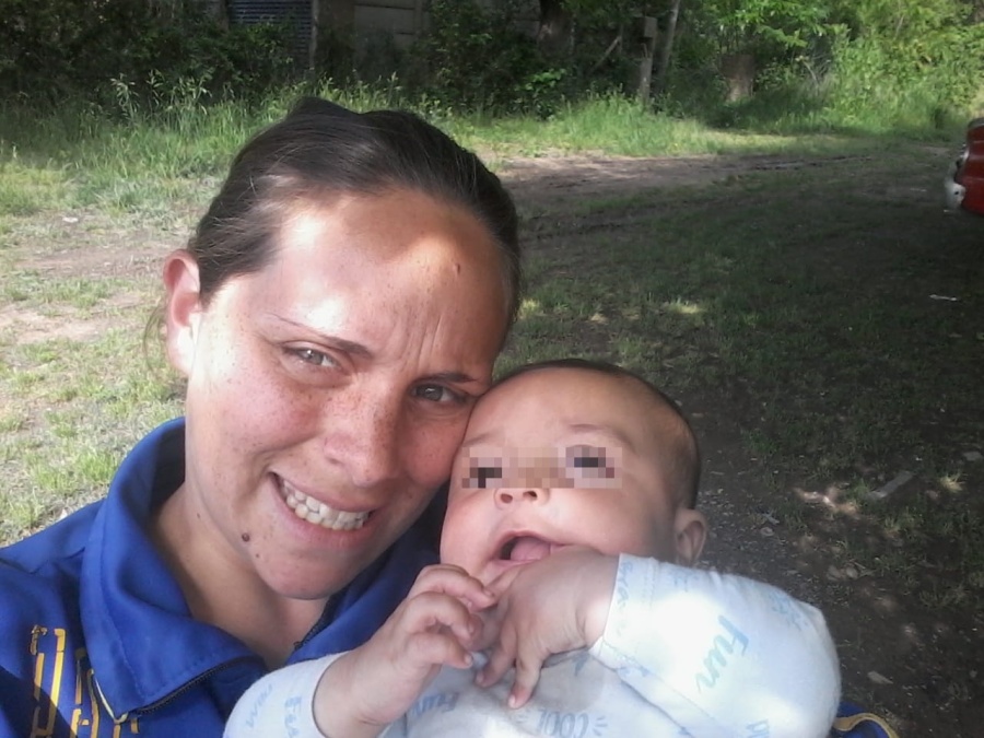 Un niño platense cayó a un pozo séptico y no puede respirar por sus propios medios: ”No tengo piso ni baño; necesito ayuda”