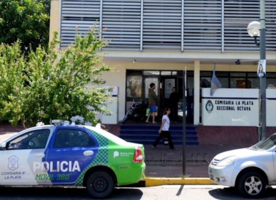 Ataque piraña en Villa Elvira: se defendió a las trompadas