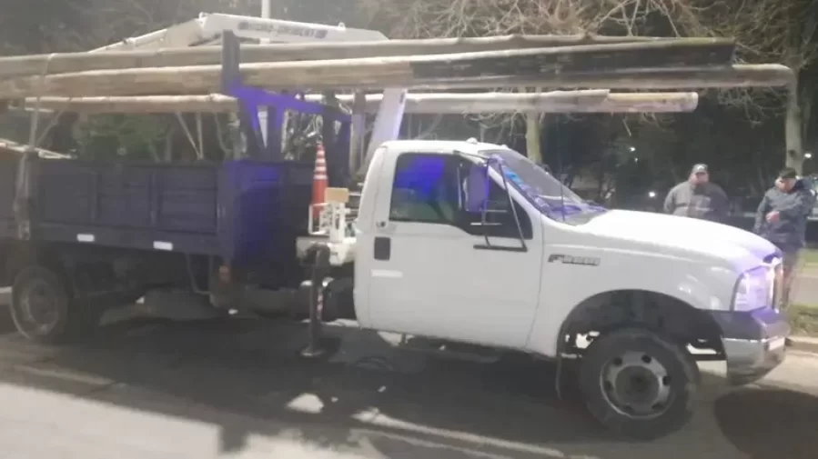 Lo atropelló un camión, murió y el conductor se dio de fuga