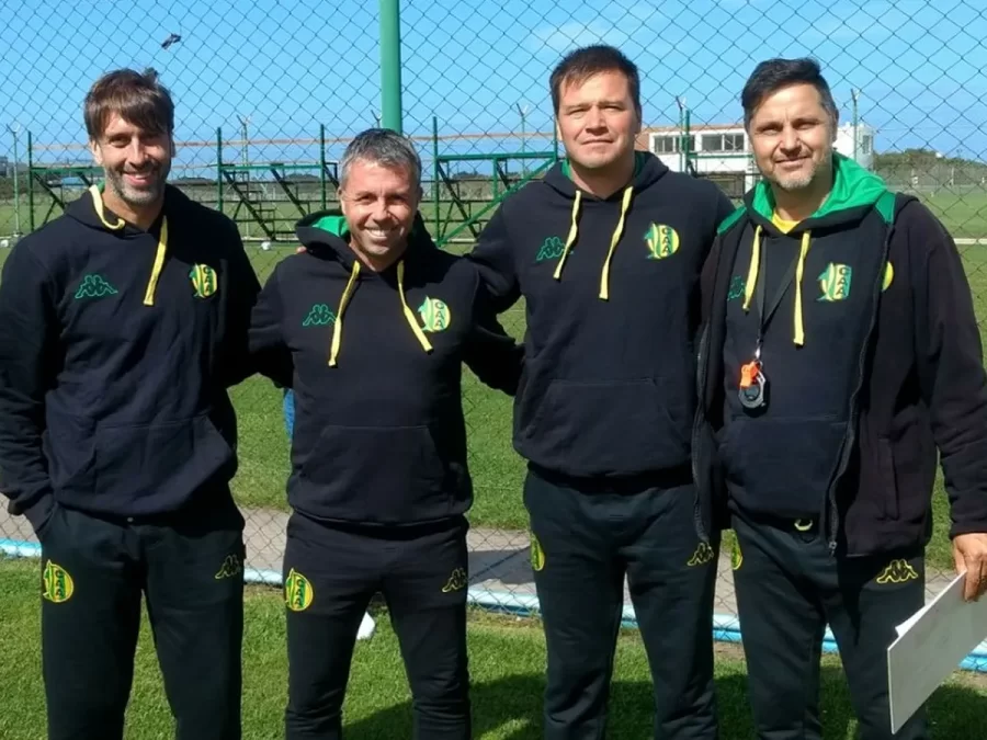 Un exfutbolista del Lobo asumió en Aldosivi y podría dirigir frente al Pincha