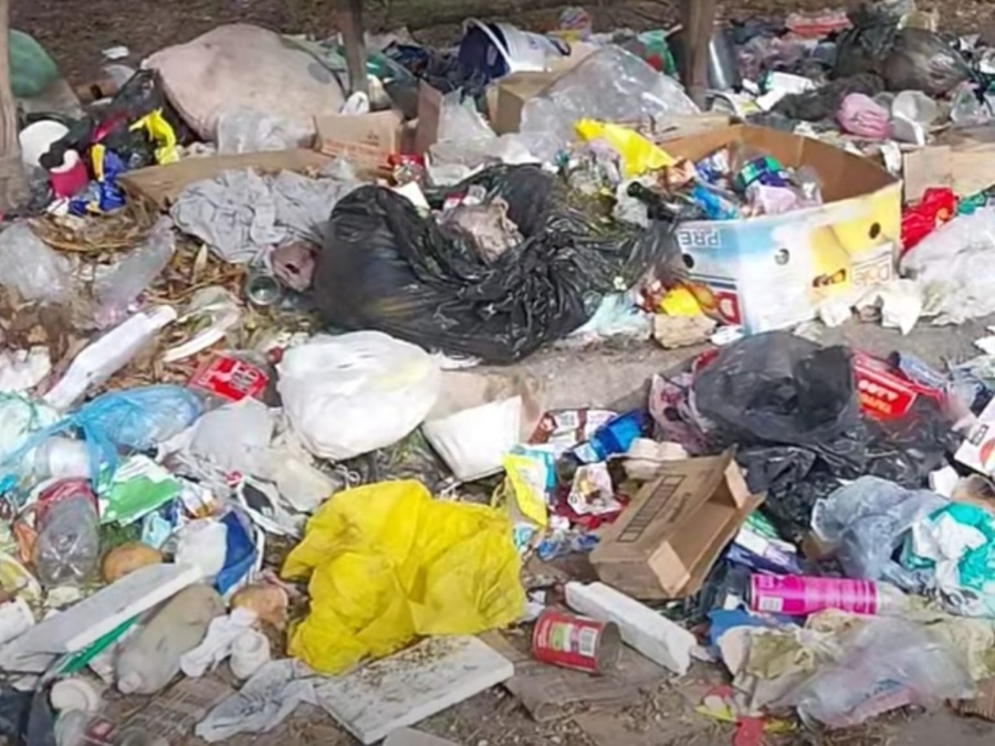 Vecinos de 2 y 609 están hartos y reclaman por basura acumulada y falta de limpieza