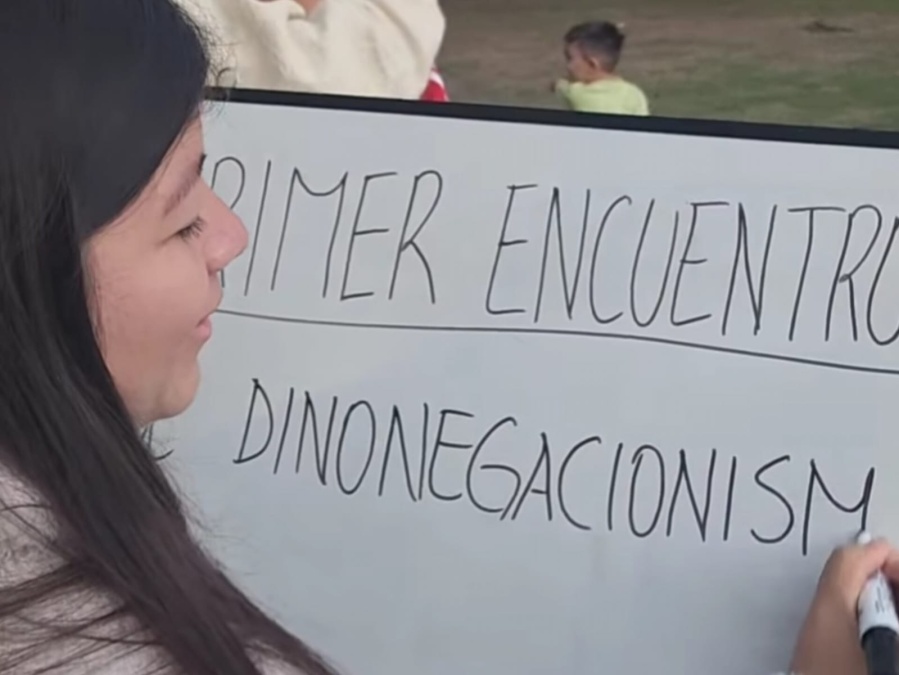 Insólito encuentro frente al Museo de La Plata: “Este movimiento no se extingue”
