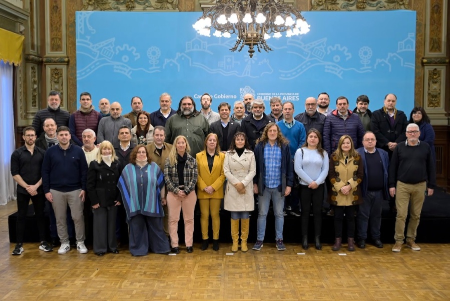 Kicillof se reunió con los gremios estatales tras el acuerdo paritario: se duplicarán las asignaciones familiares