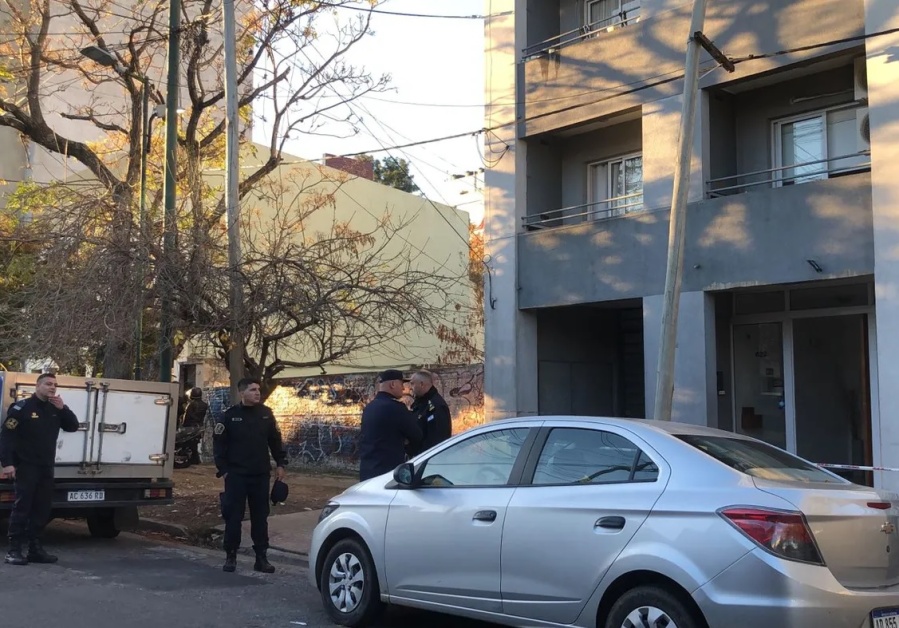 ”El olor a marihuana llegaba hasta el hall”: habló la vecina del edificio platense donde murió una joven de 22 años