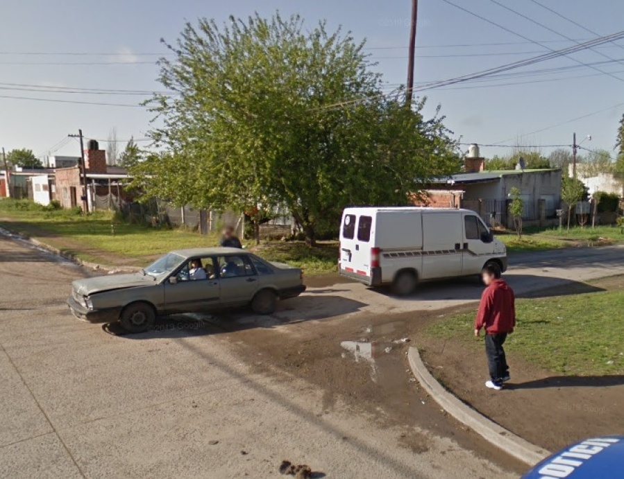 La queja de los vecinos en 58 y 153: ”No quieren entrar ni los remises ni las ambulancias”