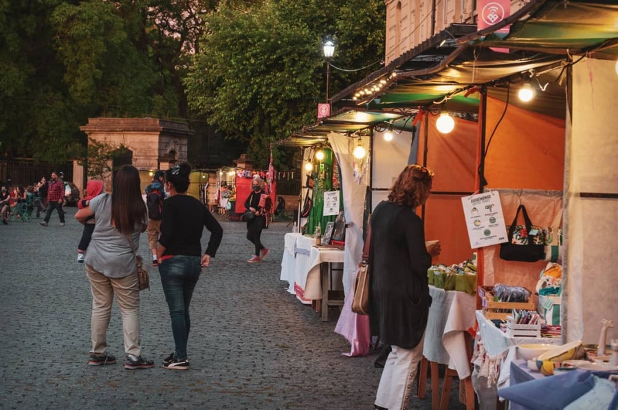 Vuelve la Noche de las Ferias a La Plata con más de 200 stands, música y talleres