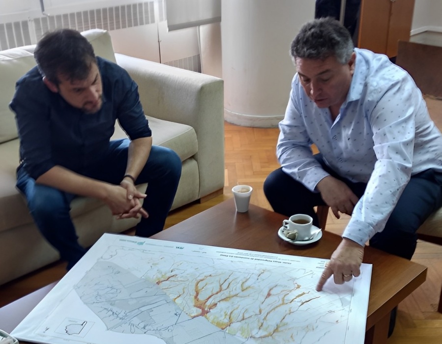 En medio de la polémica por el posible loteo en 137 y 94, ”Nano” Cara se reunió con Jelinski y reiteró que es ”zona riesgosa”