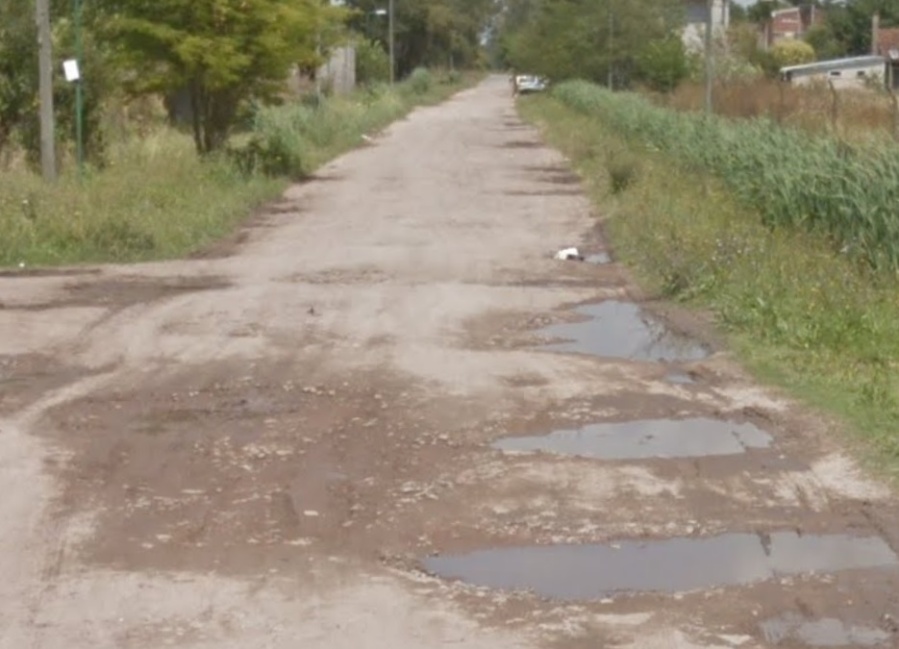 ”Ni caminar se puede”: vecinos de Olmos reclaman por el mal estado de varias cuadras en la zona de 42 y 155 bis
