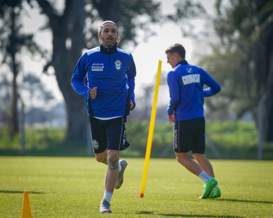 ¿Cuánto lleva Castro sin jugar en Gimnasia y qué curioso récord personal buscará romper en el Bosque?