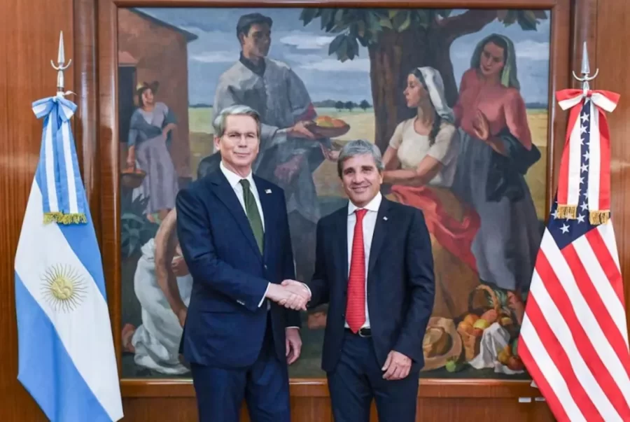 El Gobierno firmó el swap con el Tesoro de Estados Unidos para estabilizar el dólar