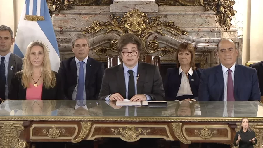 El Gobierno respaldó el acuerdo con el FMI y el fin del cepo cambiario, tras conocerse la suba de la inflación