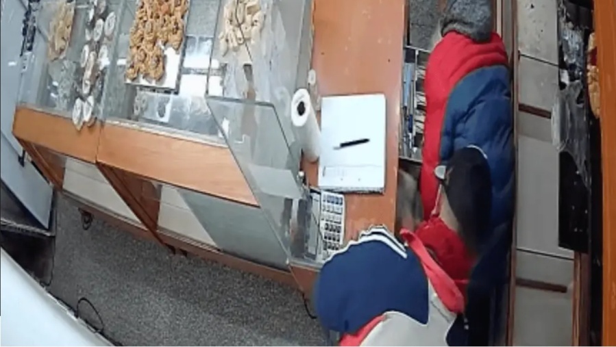 Se hicieron pasar por clientes y robaron una panadería frente al San Juan de Dios en La Plata