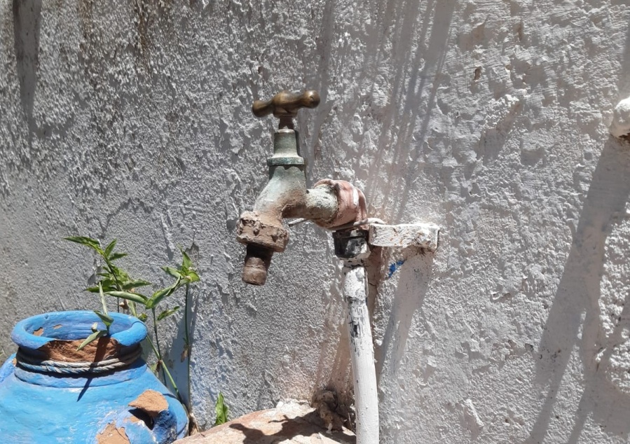”Somos muchas familias”: vecinos de El Rincón denuncian la falta de agua constante