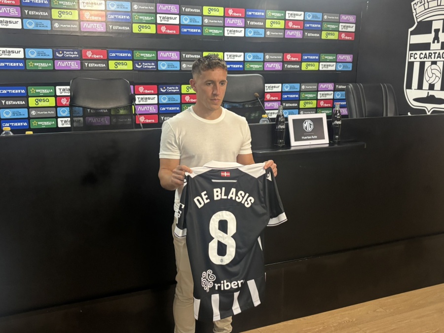 De Blasis fue presentado en España y habló de su sorpresiva salida Gimnasia: ”No quería quedarme...”