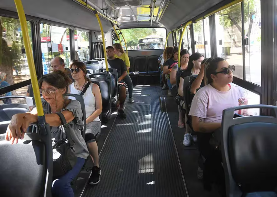 Provincia subirá fuertemente los subsidios al transporte público para auxiliar a los municipios del interior