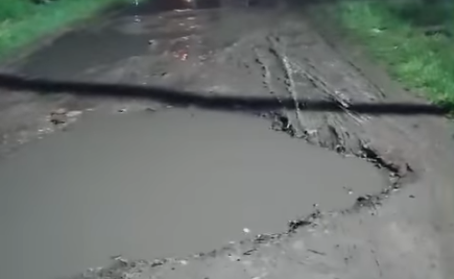 En 152 y 54 reclamaron por el mal estado de la calle: ”Es un desastre”