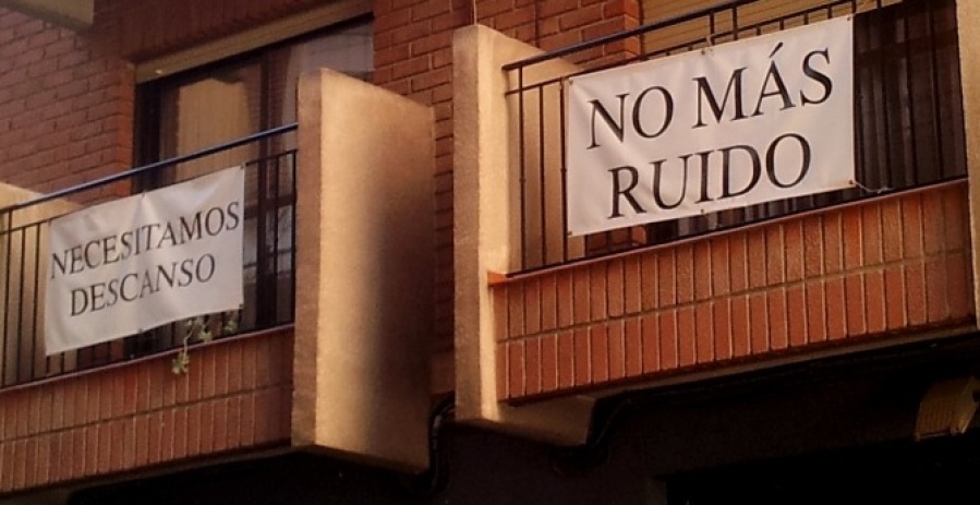 ”Pónganle una mordaza a la loba”: el insólito reclamo a una pareja por hacer ruidos sexuales