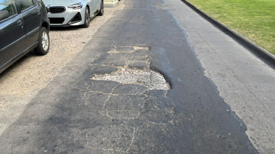 Vecinos de La Plata alertan sobre un bache en medio de la avenida 19 y 50