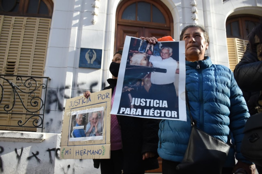 Denuncian que sus familiares fueron asesinados en una clínica neuropsiquiátrica de La Plata: ”Tenía marcas en el cuello”