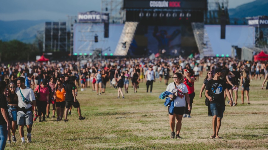 Fue al Cosquín Rock, vio a una legendaria banda de rock nacional pero dijo mal su nombre y el audio se volvió viral