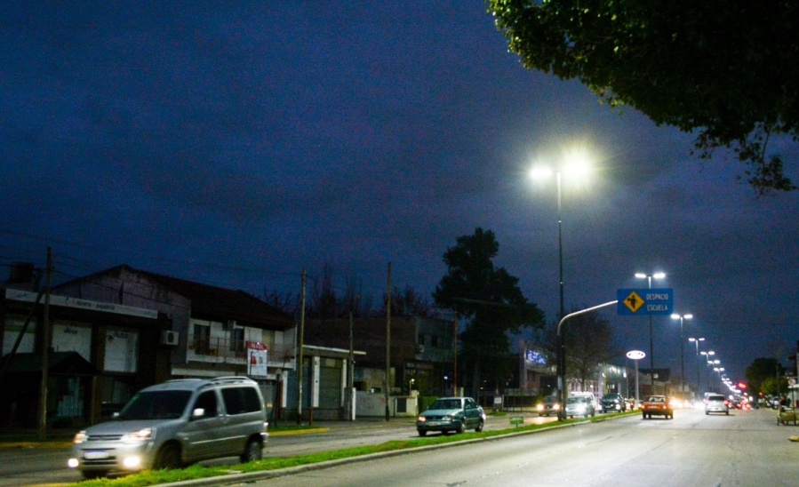 Se realizó el recambio de 3.500 artefactos para mejorar la iluminación en Avenidas y accesos de La Plata