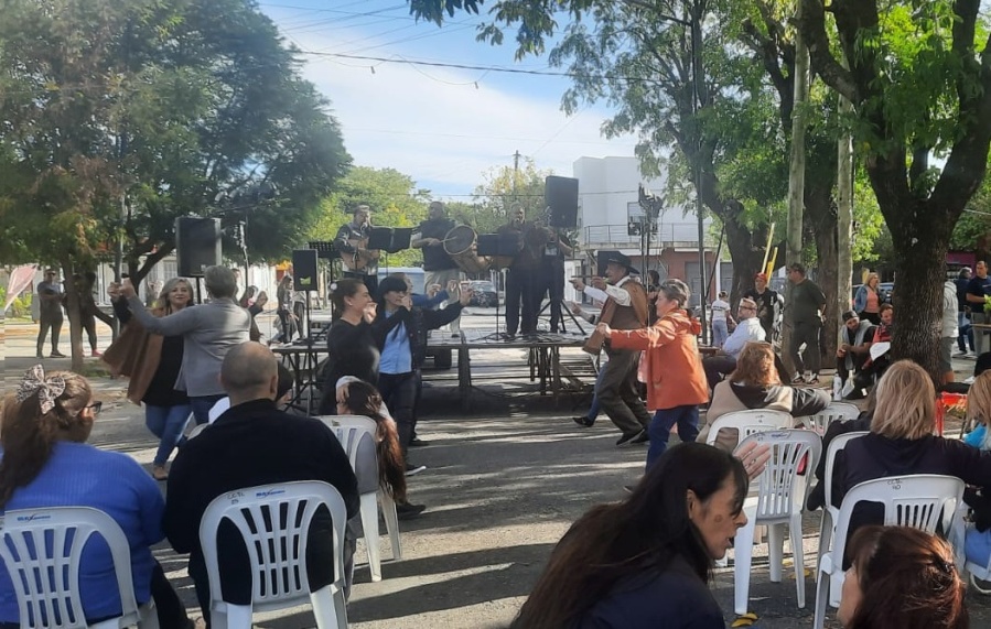 Se realizó un festival solidario en Los Hornos para ayudar a los afectados por las inundaciones en Bahía Blanca