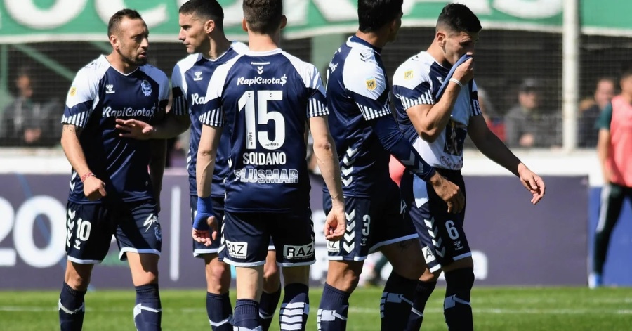 La pareja de un futbolista le respondió a Pellegrino: ” No le pagan hace dos meses, una falta de..”