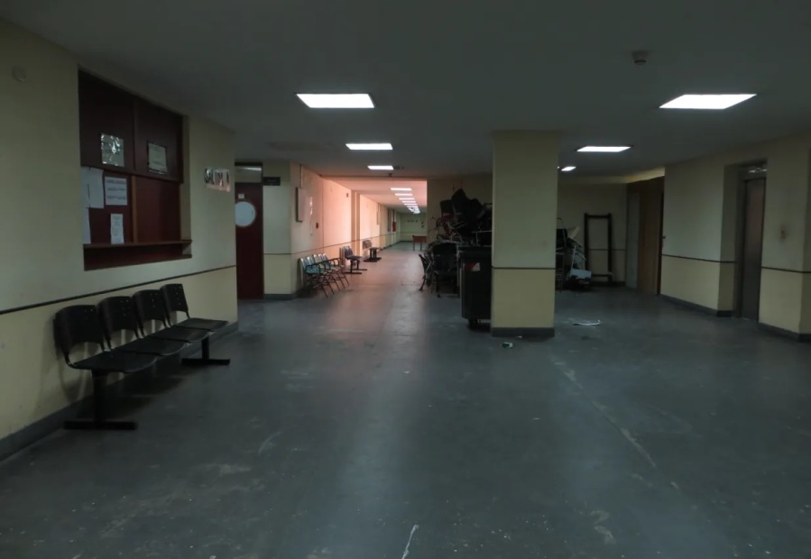 Fue a la casa de su mamá, mató a su padrastro de un disparo en la cara y no lo pueden encontrar