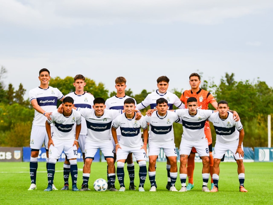Gimnasia lo prestó al exterior, volvió antes de su cesión y se entrena en Abasto: ¿Se queda en el plantel o vuelve a salir?