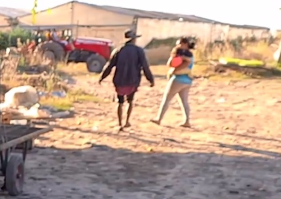 Ataron con alambres a una familia platense para poder robar la quinta: huyeron con más de un millón de pesos