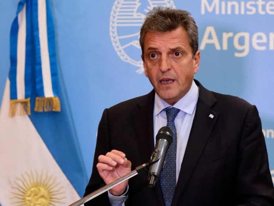 Massa anunció el congelamiento del impuesto a los combustibles y criticó a las petroleras por sus pedidos de subas excesivas