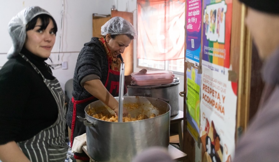 La Tarjeta Alimentar Platense ya alcanza a 240 comedores y merenderos en medio de la crisis social