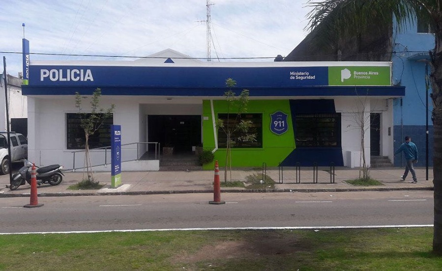 Un hombre quedó detenido por circular en una moto robada en Los Hornos