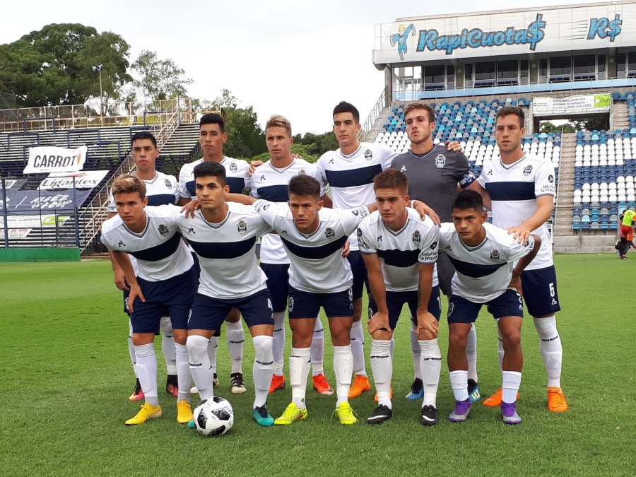 Se crió con ADN Pincha, jugó en el Lobo, tomó la decisión de retirarse muy joven para desembarcar en la representación