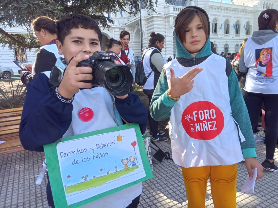 Manifestación por la niñez en La Plata: piden contención para los consumos problemáticos y mayor presupuesto municipal