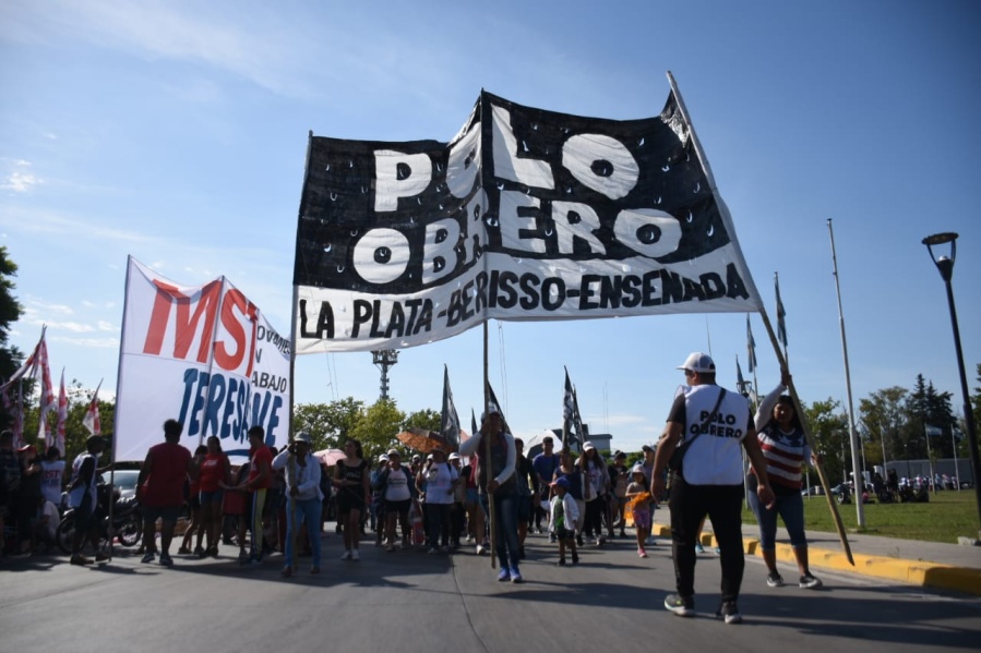 “Piquetazo” en la Autopista Buenos Aires – La Plata: “Reclamamos por los 160 mil planes que fueron dados de baja”