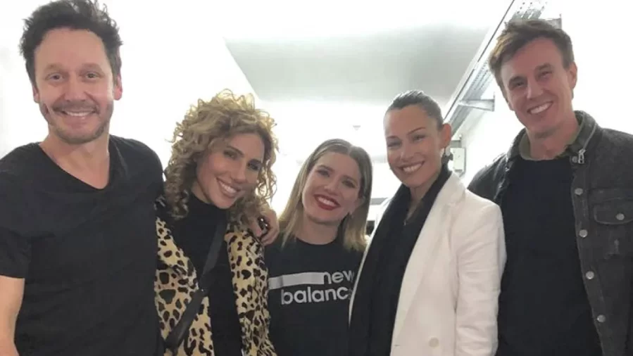 Benjamín Vicuña y Laurita Fernández recibieron a pampita y su marido en el teatro