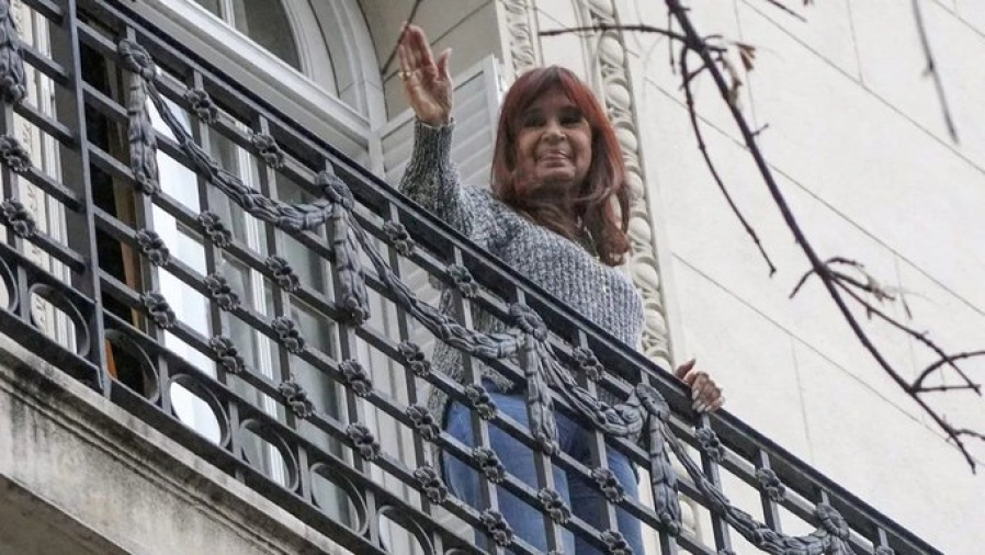 Cristina Kirchner denunció “otro show judicial en Comodoro Py” al comenzar el juicio por la causa de los cuadernos