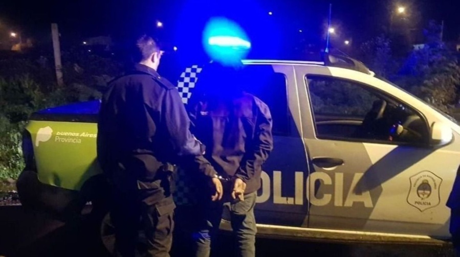 Un padre entregó a su hijo a la policía tras enterarse que había robado en La Plata: ”Que pague”