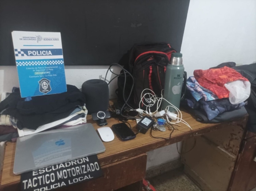 Dos jóvenes fueron detenidos en la zona de 38 y 10 por llevarse un importante botín de un edificio