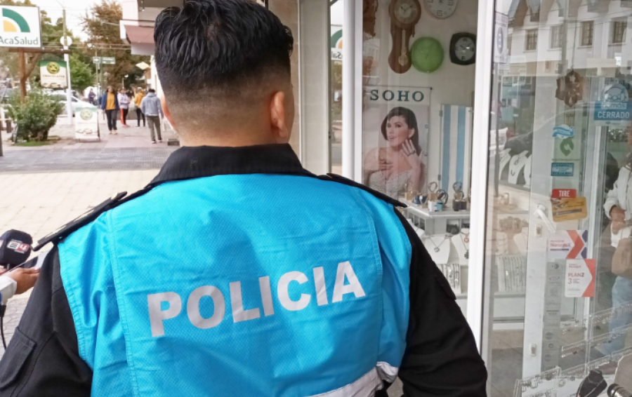 Se robaron 150 millones de pesos de una joyería: los ladrones entraron por un boquete