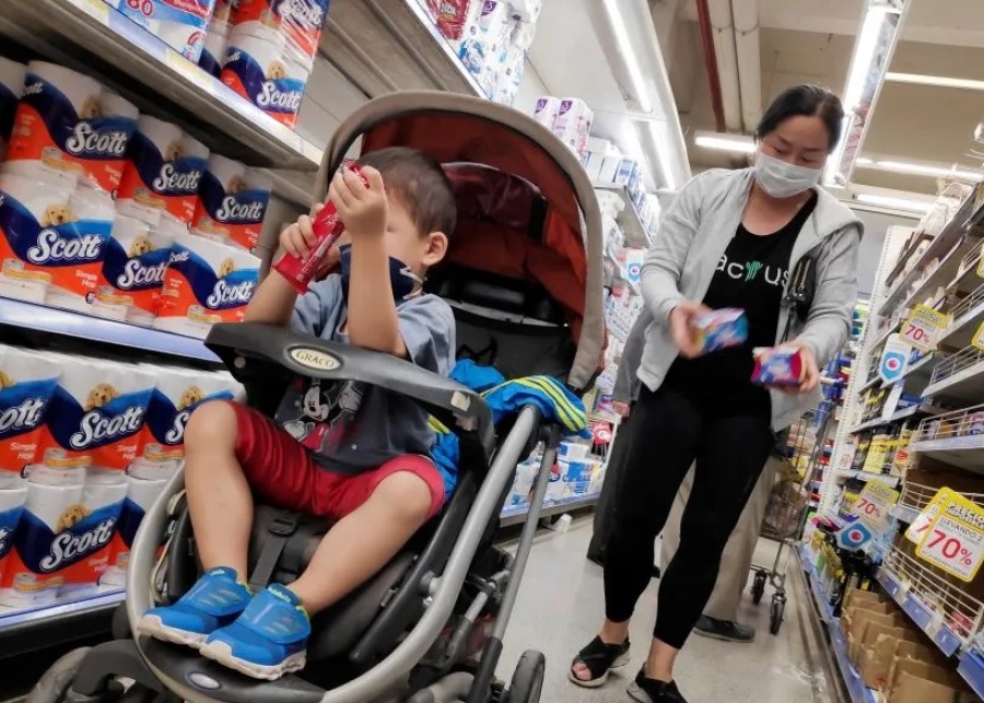 Escuchó la ”avivada” de una madre y jugó una ”carrera” contra un niño para ser atendida primero: ”Ni el pucho me para”