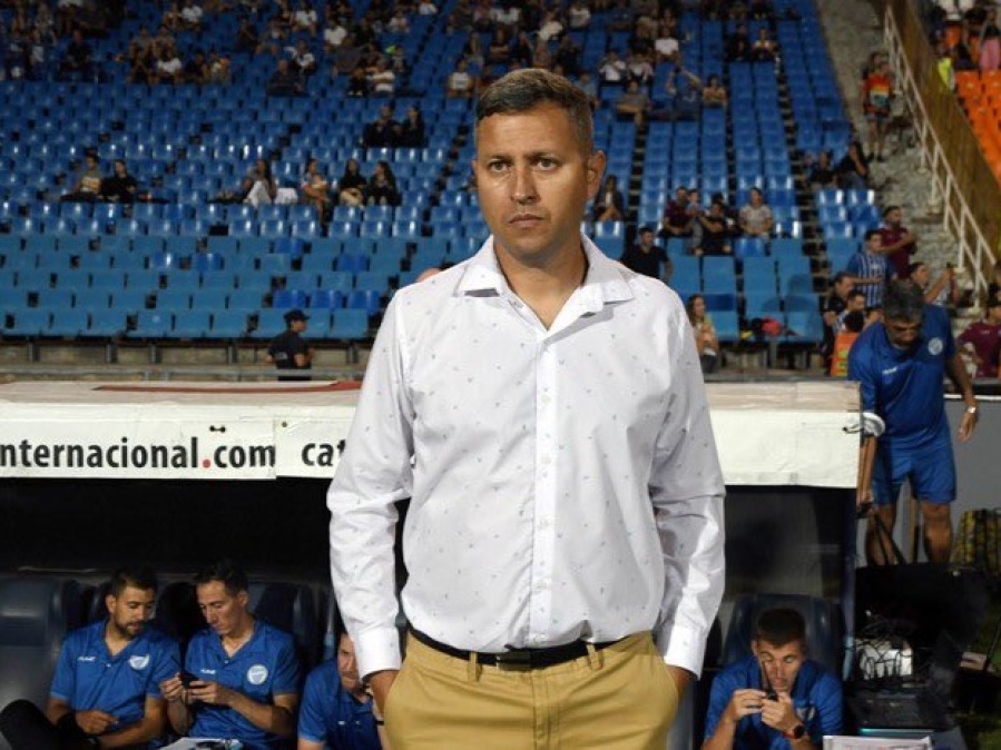 Hola Traductor: ¿Cuándo llega y qué día comenzará a trabajar en Gimnasia Diego Flores?