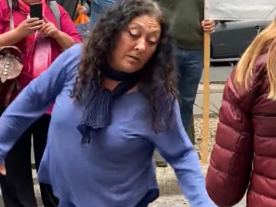 El vídeo del divertido baile de una mujer en la movilización por el 17 de octubre