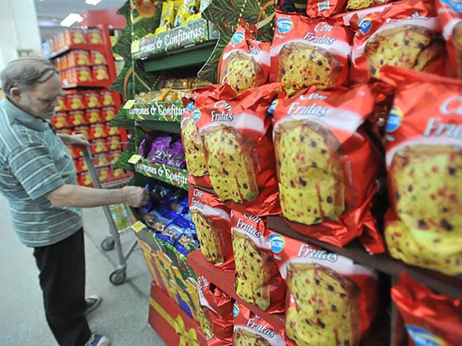 Llegan las fiestas y también el aumento de los productos que más se consumen: ”Al pan dulce lo hacen cada vez más chico”